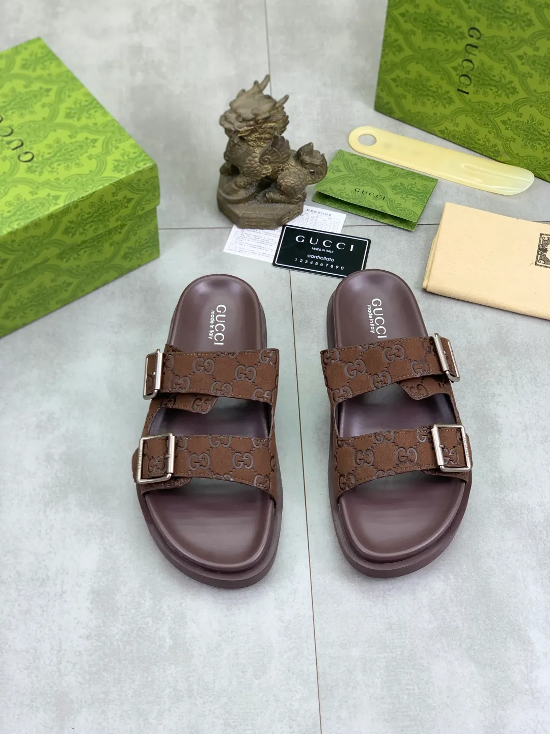 Men's Men's Shoes💰P340💰[New Style]🎁🎁🎁 High-quality GUCCI new casual slippers for the Year of the Snake, original official website, perfect workmanship, transmitting a kind of noble luxury, sublimating its definition of luxury in Gucci's high-end extraordinary craftsmanship. Original Gucci double G combination outsole, code number: 38-44 (45 customized)